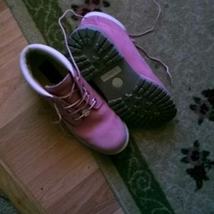 Sz 9 women's chukka timberland boots.